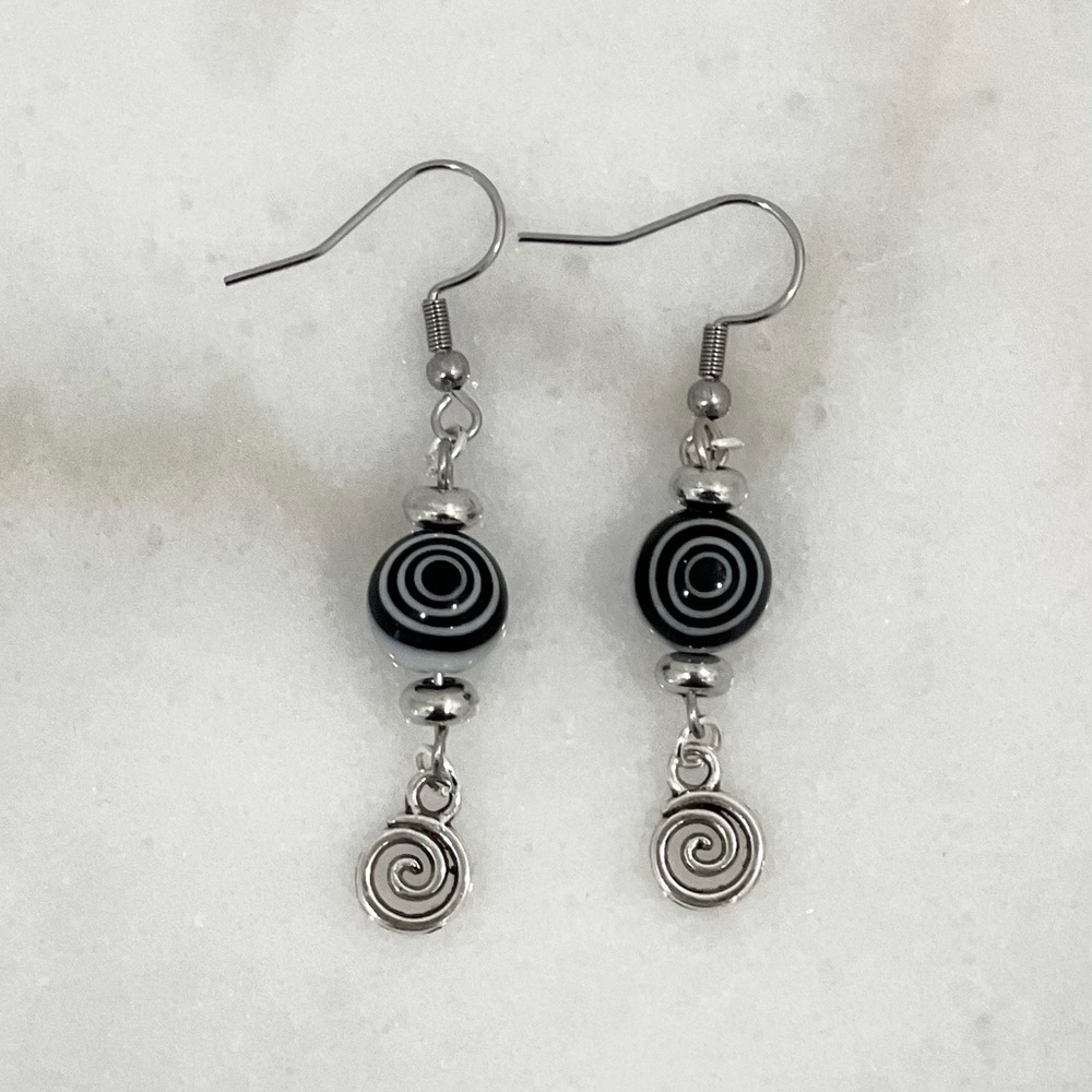 y2k grunge alt acubi style cyber fashion beaded handmade dangle drop earrings 𖦹